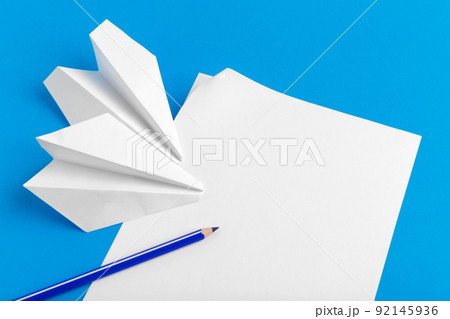 Flat lay of a paper plane on pastel blue color...の写真素材 [92145936] - PIXTA