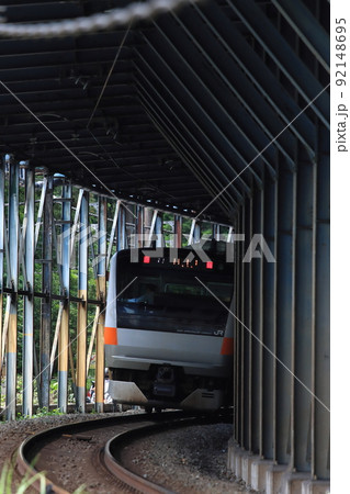 ロックシェッドをくぐる青梅線E233系電車_2022/6/4撮影 92148695