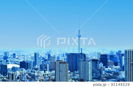 東京の街並みと東京スカイツリーと青空 東京の街並みと東京スカイツリーと青空 92149329