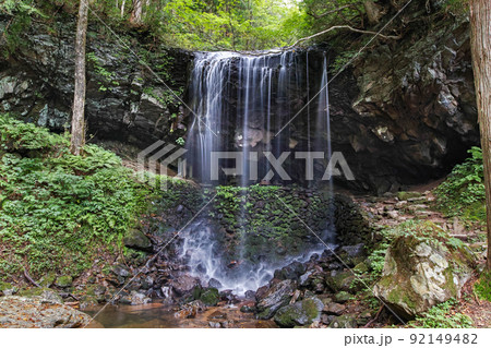 岡山県/ 岩井滝（岩井の滝・裏見の滝）日本で数少ない完全に裏側に入れる滝 92149482