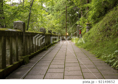 日本の山奥のさびれた温泉地　日本　温泉　夕方　景色 92149652