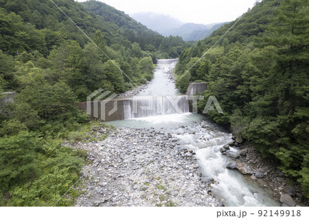 山奥の砂防ダム　日本　山　川　ダム　土砂災害防止 92149918