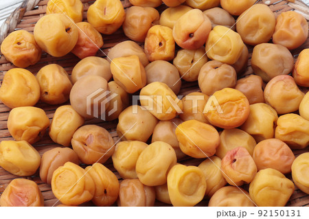 天日干ししている梅【梅干しづくり】 92150131