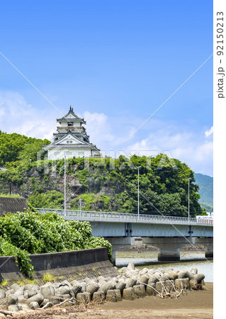 八坂川に掛かる杵築大橋と杵築城 92150213