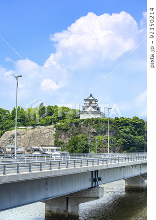 八坂川に掛かる杵築大橋と杵築城 八坂川に掛かる杵築大橋と杵築城 92150214
