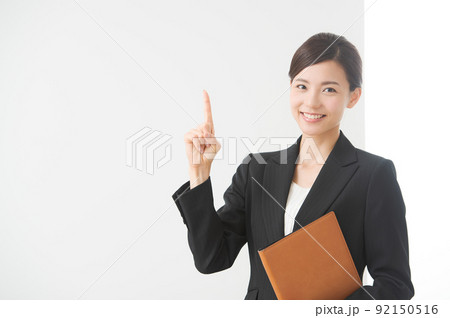 スーツを着た女性 スーツを着た女性 92150516