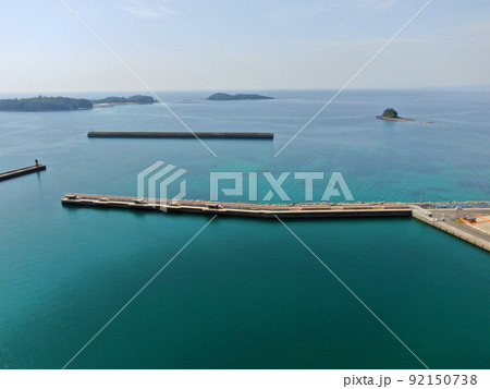 水俣港の海上から港湾風景の空撮 92150738