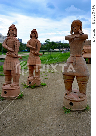 【高槻市】今城塚古墳公園　はにわ　武人　鷹飼人 92150766