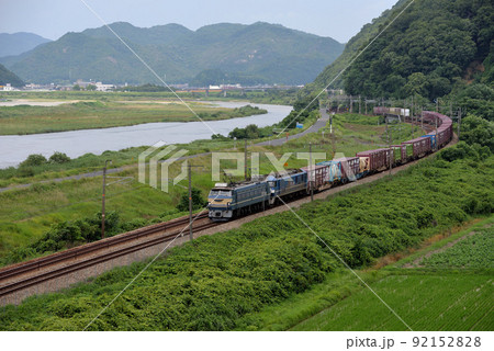 山陽本線を走るEF6627コンテナ貨物列車 山陽本線を走るEF6627コンテナ貨物列車 92152828