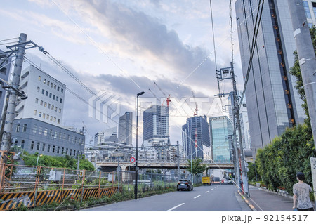 渋谷東 再開発が進む桜丘の高層ビル群を望む線路沿いの街並み 東京都渋谷区 渋谷東 再開発が進む桜丘の高層ビル群を望む線路沿いの街並み 東京都渋谷区 92154517