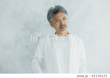 グレイヘアの男性 グレイヘアの男性 92156125