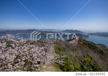 春の積善山山頂からの眺め(愛媛県岩城島) 春の積善山山頂からの眺め(愛媛県岩城島) 92156302
