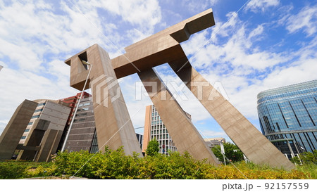 金沢駅 金沢市政百周年記念事業モニュメント 92157559