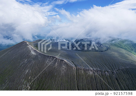 空から見た樽前山（空撮） 92157598