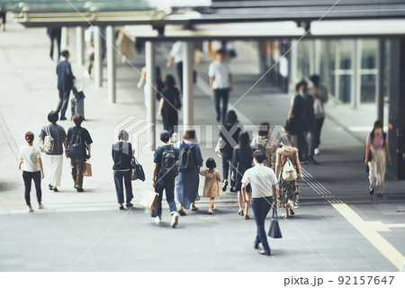 歩行者の風景 大阪 日本 92157647