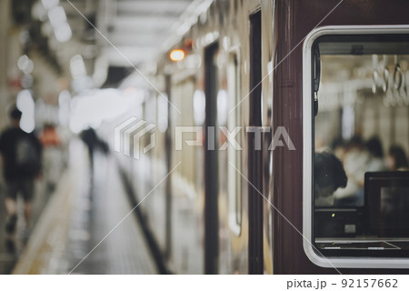 プラットホームと車両 92157662
