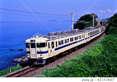 2003年 旧鹿児島本線を走る475系普通電車3両の写真素材