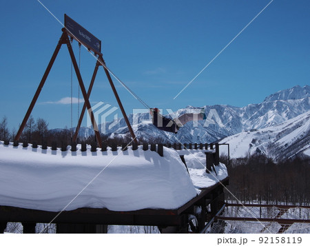 冬の白馬岩岳スノーフィールド　スノーアウトドアエリアのヤッホー！スイング 92158119