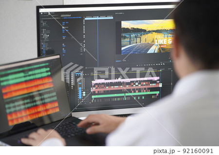 動画・映像クリエイター 男性　ノートパソコン　オーディオ編集　音声編集　ノイズ除去 92160091