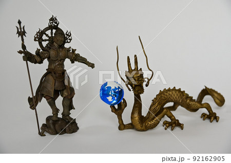 持国天と龍 持国天と龍 92162905