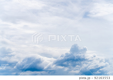 青い空・白い雲（降雨前の空） 92163553