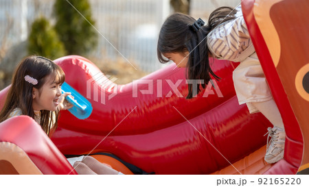 運動 子供 屋外 92165220