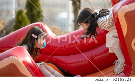 運動 子供 屋外 92165223