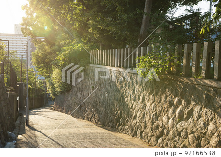 夕方の愛染坂 92166538