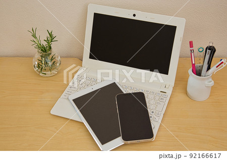 テーブルフォトーパソコン 92166617