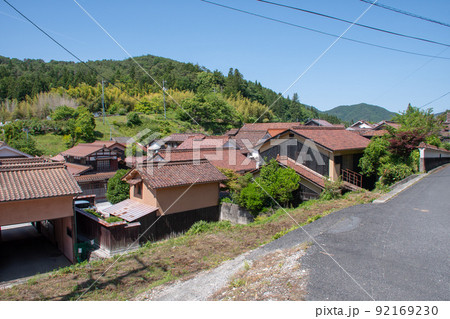 岡山県高梁市成羽町 吹屋ふるさと村 石州瓦で統一された古い町並み 岡山県高梁市成羽町 吹屋ふるさと村 石州瓦で統一された古い町並み 92169230