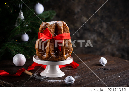 Traditional Christmas Italian cake pandoro 92171336