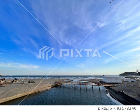 由比ヶ浜海岸の風景、海と空と雲のある風景、鎌倉の海、材木座の海の風景、海岸の風景、橋のある風景 由比ヶ浜海岸の風景、海と空と雲のある風景、鎌倉の海、材木座の海の風景、海岸の風景、橋のある風景 92173240