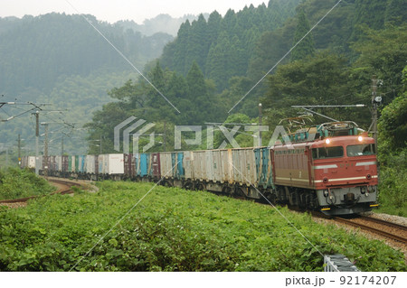 北陸本線 石動ー倶利伽羅 JR貨物 EF81-2(富山) 北陸本線 石動ー倶利伽羅 JR貨物 EF81-2(富山) 92174207