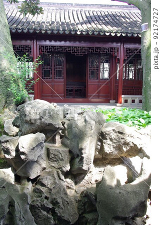 中国 蘇州の古典庭園 環秀山荘の光景 蘇州古典園林 世界遺産の中国式庭園 中国 蘇州の古典庭園 環秀山荘の光景 蘇州古典園林 世界遺産の中国式庭園 92174727