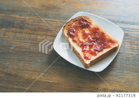 いちごジャムトースト いちごジャムトースト 92177318