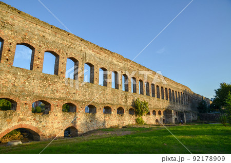 夕方のサン・ラサロ水道橋(スペイン・メリダ) 夕方のサン・ラサロ水道橋(スペイン・メリダ) 92178909