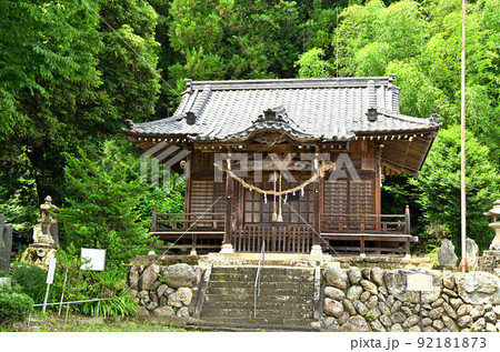 埼玉県秩父市上蒔田(かみまいた)の椋(むく)神社の拝殿 92181873