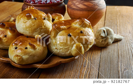 Children's pies figurines of piglets 92182767