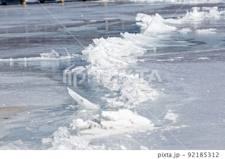 諏訪湖の御神渡　2018年 92185312