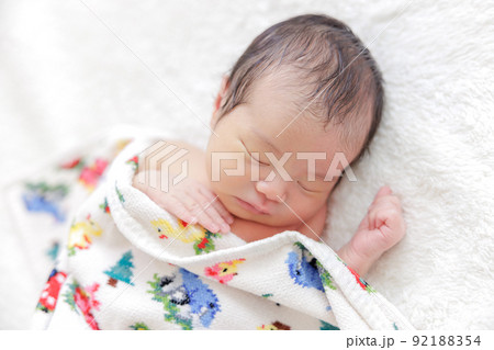 赤ちゃん 新生児 ニューボーンフォト 赤ちゃん 新生児 ニューボーンフォト 92188354