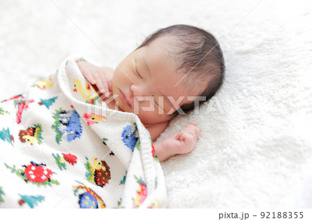 赤ちゃん 新生児 ニューボーンフォト 赤ちゃん 新生児 ニューボーンフォト 92188355