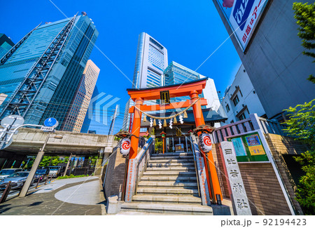 日本の東京都市景観　東新橋にある日比谷神社と高層ビル群などを望む＝7月1日 92194423