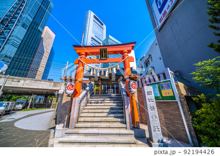 日本の東京都市景観　東新橋にある日比谷神社と高層ビル群などを望む＝7月1日 92194426