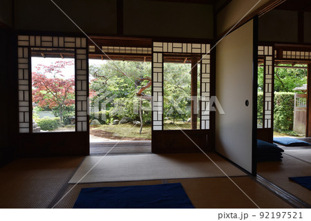 岩倉具視幽棲旧宅 主屋から庭を望む 京都市左京区 岩倉具視幽棲旧宅 主屋から庭を望む 京都市左京区 92197521