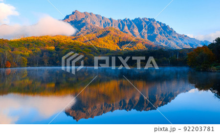 戸隠・鏡池（秋） 92203781