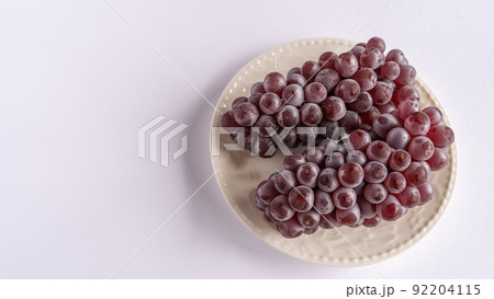 ブドウ｜デラウェア・白背景 92204115