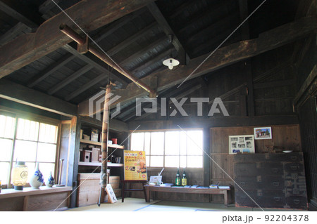 鹿児島県出水市「出水麓武家屋敷群」の復元住宅内、昔ながらの囲炉裏のある居間_04 92204378