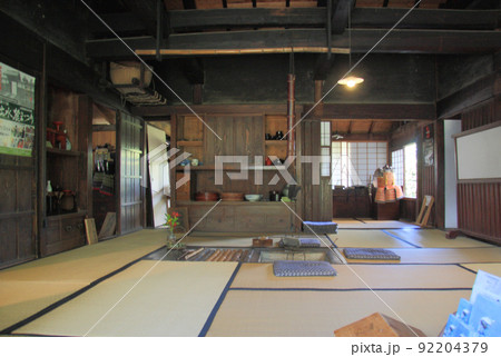 鹿児島県出水市「出水麓武家屋敷群」の復元住宅内、昔ながらの囲炉裏のある居間_03 92204379