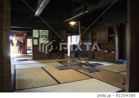 鹿児島県出水市「出水麓武家屋敷群」の復元住宅内、昔ながらの囲炉裏のある居間_02 92204380