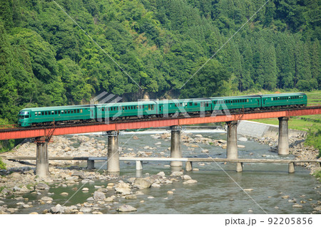 第5玖珠川橋梁を渡る特急「ゆふいんの森」（JR九州） 92205856